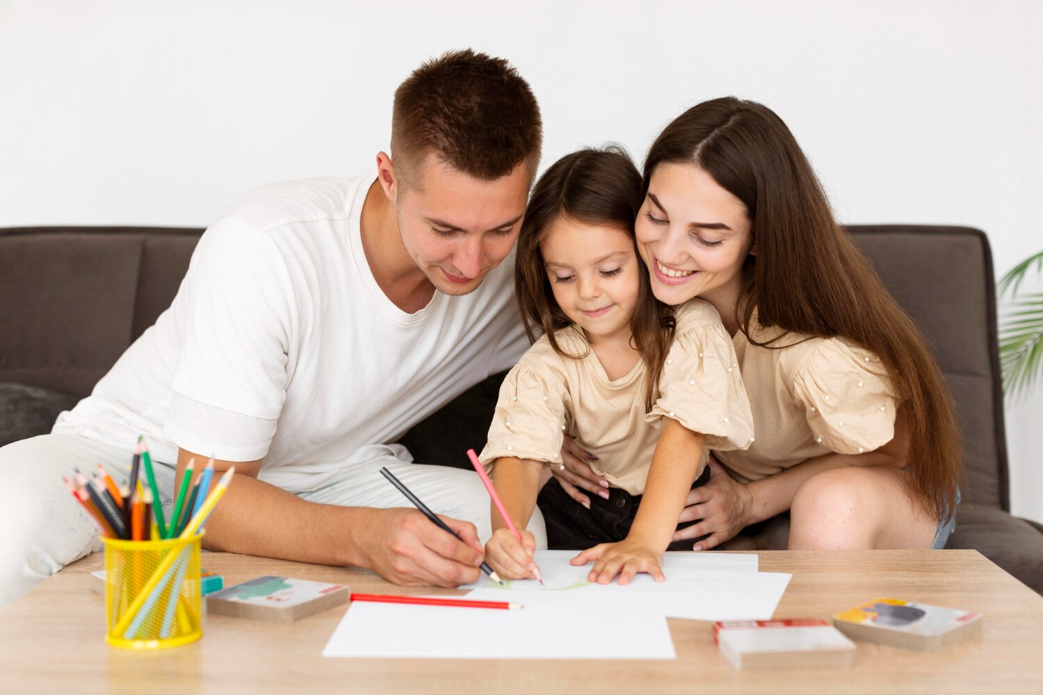 Engage in stress-bursting activities like drawing together. (Picture credit: Freepik)