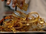 In Canara Bank’s Jalna branch, gold loan ornaments were reportedly stolen and replaced with fake jewellery. 