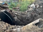 One worker entered the drainage tank to clean it but did not return. (HT)