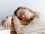 Sleep signs that indicate hormonal imbalances in women.