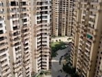 A Noida man shared how broken lifts and long queues made life difficult in his Noida apartment tower.
A Noida man shared how broken lifts and long queues made life difficult in his Noida apartment tower.