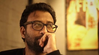 খোঁজ মিলল পরিচালক উৎসব মুখোপাধ্যায়ের। খোঁজ মিলল পরিচালক উৎসব মুখোপাধ্যায়ের।