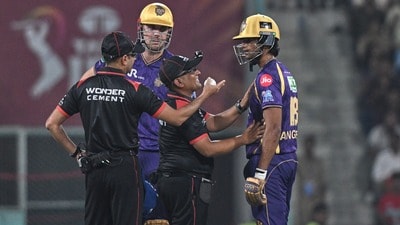 ব্যাট, হেলমেট ছুঁড়ে ফেললেন KKRর র রঘুবংশী! আউট ঘিরে তুঙ্গে শোরগোল,কী ঘটল? ব্যাট, হেলমেট ছুঁড়ে ফেললেন KKRর র রঘুবংশী! আউট ঘিরে তুঙ্গে শোরগোল,কী ঘটল?