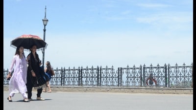 As temperatures continue to remain above normal in Himachal Pradesh, the India meteorological department (IMD), Shimla, has issued a yellow alert for heatwave conditions in Una, Kangra, Kullu, Mandi, and Solan districts for April 27. (Deepak Sansta/HT) As temperatures continue to remain above normal in Himachal Pradesh, the India meteorological department (IMD), Shimla, has issued a yellow alert for heatwave conditions in Una, Kangra, Kullu, Mandi, and Solan districts for April 27. (Deepak Sansta/HT)