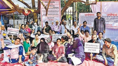 Parents held a protest earlier this month, seeking the state’s help in securing admissions for their children. (Anshuman Poyrekar/HT Photo)