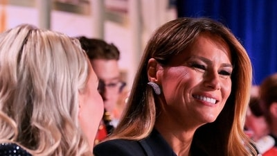 U.S. first lady Melania Trump and White House Press Secretary Karoline Leavitt attend the annual White House Correspondents' Association dinner in Washington, D.C., U.S., April 25, 2026. REUTERS/Jonathan Ernst (REUTERS)