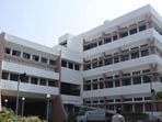 Pune Cantonment Board (PCB) has approved a <span class='webrupee'>₹</span>44 lakh project to repair nearly 900 damaged streetlights across the area. (HT FILE)