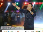నేనేం జోకర్‌ను కాదు- స్టేజ్‌పైనే హోస్ట్‌కు చురకలంటించిన సింగర్ కైలాష్ ఖేర్- సచిన్‌ను అలా అడుగుతారా అంటూ!
