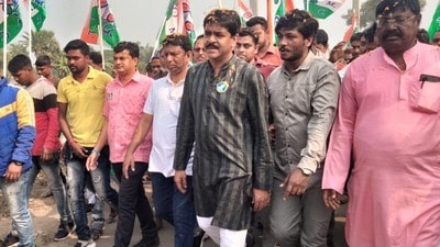 তৃণমূল প্রার্থীর কনভয়ে 'হামলা'য় তপ্ত ভাঙড় (সৌজন্যে টুইটার ) তৃণমূল প্রার্থীর কনভয়ে 'হামলা'য় তপ্ত ভাঙড় (সৌজন্যে টুইটার )