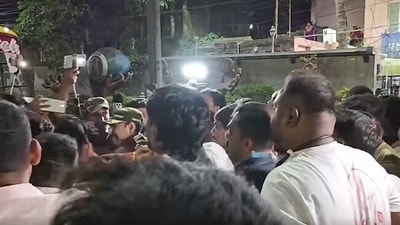জগদ্দলে বিজেপি-তৃৃণমূল সংঘর্ষে জখম হয়েছেন এক কেন্দ্রীয় বাহিনীর জওয়ান
