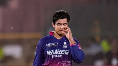 వైభవ్ సూర్యవంశీ బ్యాట్లో ఏఐ చిప్, ల్యాబ్కు పంపండి.. పాకిస్థాన్ క్రికెట్ నిపుణుడి ఆరోపణలు! (PTI) వైభవ్ సూర్యవంశీ బ్యాట్లో ఏఐ చిప్, ల్యాబ్కు పంపండి.. పాకిస్థాన్ క్రికెట్ నిపుణుడి ఆరోపణలు! (PTI)
