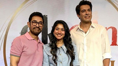 కొన్నిసార్లు లైట్లు ఆపేస్తే బాగుండనిపిస్తుంది, బాలీవుడ్ ఎంట్రీపై ఆందోళన.. సాయి పల్లవి కామెంట్స్ (AFP) కొన్నిసార్లు లైట్లు ఆపేస్తే బాగుండనిపిస్తుంది, బాలీవుడ్ ఎంట్రీపై ఆందోళన.. సాయి పల్లవి కామెంట్స్ (AFP)