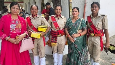 Raj Nandani Yadav, Shikha Yadav and Ayushi Yadav (in uniform) cleared the constable examination (Deepak Gupta/HT)