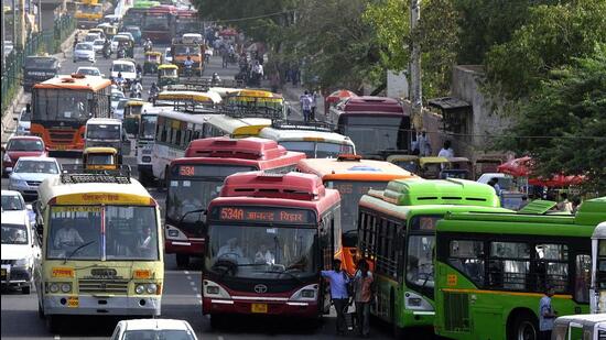 A traffic jam outside Anand Vihar bus terminal in East Delhi. (HT File)