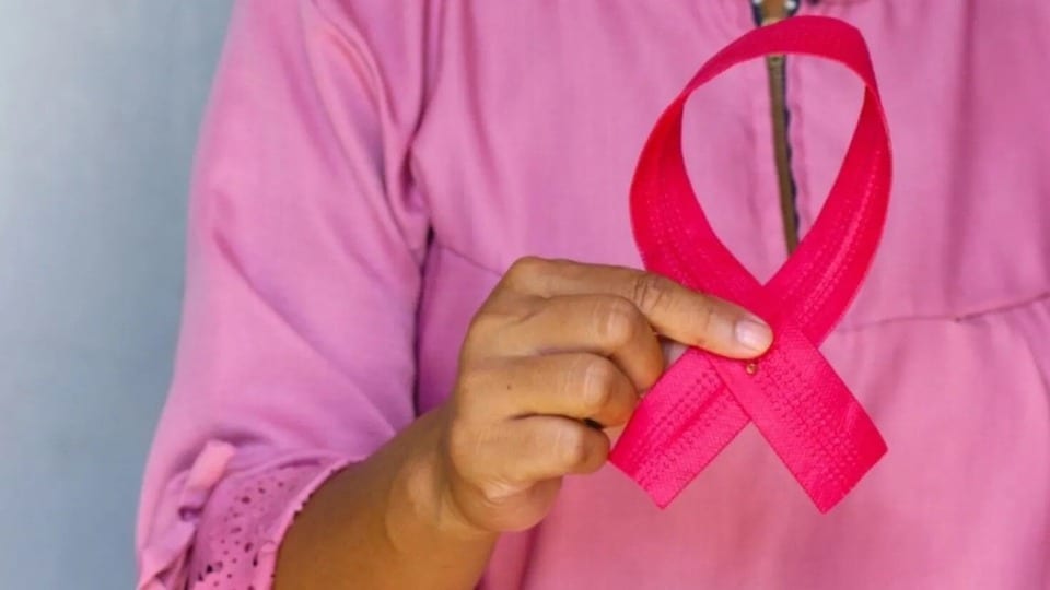 স্তনের ক্যানসারের ঝুঁকি বাড়তে পারে এই ভুলগুলি করলেই! সতর্ক হওয়া জরুরি