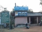 A team led by the inspector-in-charge of Patna police station, Kiran Prasad Sahu, arrived at the scene and cajoled the man. (Image sourced fro JustDial | Representative)