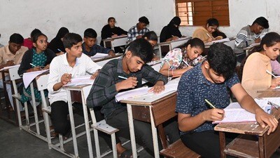<p>టెన్త్ పరీక్షలు రాసిన విద్యార్థులు…. 80969 58096 నంబర్కు ‘హాయ్’ అని సందేశం పంపించాలి. ఆ తర్వాత ఎస్సెస్సీ రిజల్ట్స్ అని టైప్చేసి హాల్టికెట్ నంబర్, ఇతర వివరాలు నమోదుచేయాలి. ఆ తర్వాత ఫలితం స్క్రీన్పై డిస్ ప్లే అవుతుంది.</p><p><br> </p> <p>టెన్త్ పరీక్షలు రాసిన విద్యార్థులు…. 80969 58096 నంబర్కు ‘హాయ్’ అని సందేశం పంపించాలి. ఆ తర్వాత ఎస్సెస్సీ రిజల్ట్స్ అని టైప్చేసి హాల్టికెట్ నంబర్, ఇతర వివరాలు నమోదుచేయాలి. ఆ తర్వాత ఫలితం స్క్రీన్పై డిస్ ప్లే అవుతుంది.</p><p><br> </p>