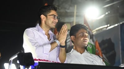 নিজেকে জনপ্রিয় হিন্দি সিনেমার চরিত্র 'পুষ্পারাজ' বলে দাবি করলেন জাহাঙ্গির খান। নিজেকে জনপ্রিয় হিন্দি সিনেমার চরিত্র 'পুষ্পারাজ' বলে দাবি করলেন জাহাঙ্গির খান।
