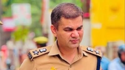 যোগীরাজ্যের 'সিংঘম'-এর ভিডিও পোস্ট করে তোপ মহুয়া মৈত্রর (সৌজন্যে টুইটার) যোগীরাজ্যের 'সিংঘম'-এর ভিডিও পোস্ট করে তোপ মহুয়া মৈত্রর (সৌজন্যে টুইটার)