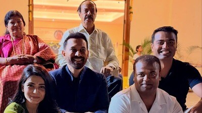 <p>సమంత ఇప్పుడు తన రెండో పెళ్లి తర్వాత తొలి పుట్టిన రోజు జరుపుకుంటోంది. గతంలో ఆమె నాగ చైతన్యను పెళ్లి చేసుకొని విడిపోయిన విషయం తెలిసిందే.</p> <p>సమంత ఇప్పుడు తన రెండో పెళ్లి తర్వాత తొలి పుట్టిన రోజు జరుపుకుంటోంది. గతంలో ఆమె నాగ చైతన్యను పెళ్లి చేసుకొని విడిపోయిన విషయం తెలిసిందే.</p>