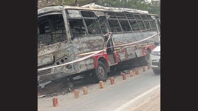 The burnt bus in Bhiwani on Monday. (HT Photo)