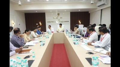 The meeting reviewed ongoing work at the Lohegaon sub-district hospital and the regional mental hospital at Yerawada. (HT)