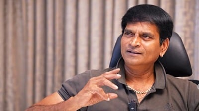 Ravi Babu: మన హీరోలందరూ అంతే.. 90 శాతం మంది డూప్ లేనిదే ఫైట్ చేయరు.. అవి రెండూ ఉంటే ఏ ఎధవైనా సినిమా చేయగలడు: రవిబాబు Ravi Babu: మన హీరోలందరూ అంతే.. 90 శాతం మంది డూప్ లేనిదే ఫైట్ చేయరు.. అవి రెండూ ఉంటే ఏ ఎధవైనా సినిమా చేయగలడు: రవిబాబు
