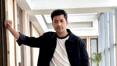 সিনেমায় অভিনয় করার জন্য কোন লোভ ছাড়তে হয় রোহনকে?