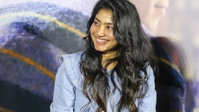Sai Pallavi Trolls: ఇదేం హిందీ.. రామాయణంలో సీతగా ఆమె కరెక్టేనా అంటూ సాయి పల్లవిపై ట్రోలింగ్.. అభిమానుల కౌంటర్ Sai Pallavi Trolls: ఇదేం హిందీ.. రామాయణంలో సీతగా ఆమె కరెక్టేనా అంటూ సాయి పల్లవిపై ట్రోలింగ్.. అభిమానుల కౌంటర్