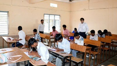 <p>పరీక్షలు ముగిసిన వెంటనే విద్యాశాఖ యుద్ధ ప్రాతిపదికన జవాబు పత్రాల మూల్యాంకనాన్ని ప్రారంభించింది. ఈ నెల 23వ తేదీ నాటికే పేపర్ల దిద్దుబాటు ప్రక్రియను అధికారులు విజయవంతంగా పూర్తి చేశారు. మార్కుల నమోదు, క్రోడీకరణ ప్రక్రియను కూడా వేగంగా నిర్వహించి….. ఫలితాలను సిద్ధం చేశారు.</p> <p>పరీక్షలు ముగిసిన వెంటనే విద్యాశాఖ యుద్ధ ప్రాతిపదికన జవాబు పత్రాల మూల్యాంకనాన్ని ప్రారంభించింది. ఈ నెల 23వ తేదీ నాటికే పేపర్ల దిద్దుబాటు ప్రక్రియను అధికారులు విజయవంతంగా పూర్తి చేశారు. మార్కుల నమోదు, క్రోడీకరణ ప్రక్రియను కూడా వేగంగా నిర్వహించి….. ఫలితాలను సిద్ధం చేశారు.</p>
