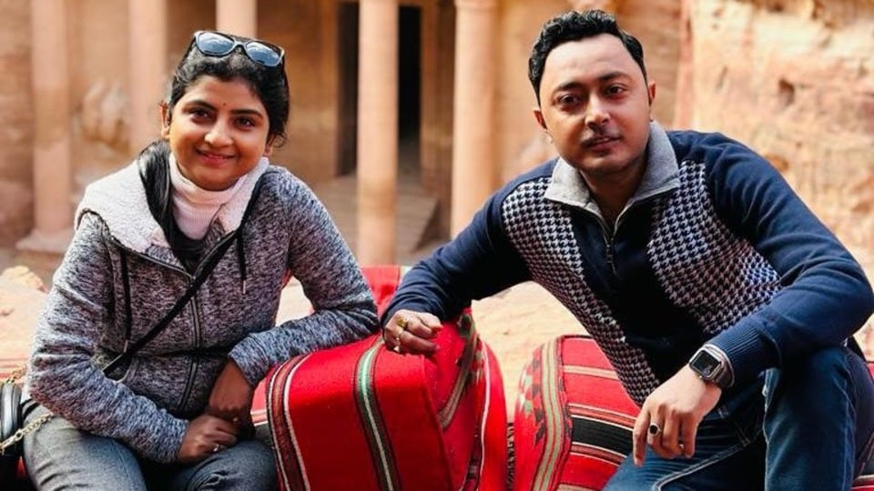 মনোনয়নের হলফনামায় ভুয়ো তথ্য দেওয়ার অভিযোগে অদিতির বিরুদ্ধে থানায় অভিযোগ দায়ের করলেন বিজেপির প্রার্থী তরুণজ্যোতি তিওয়ারি। 
