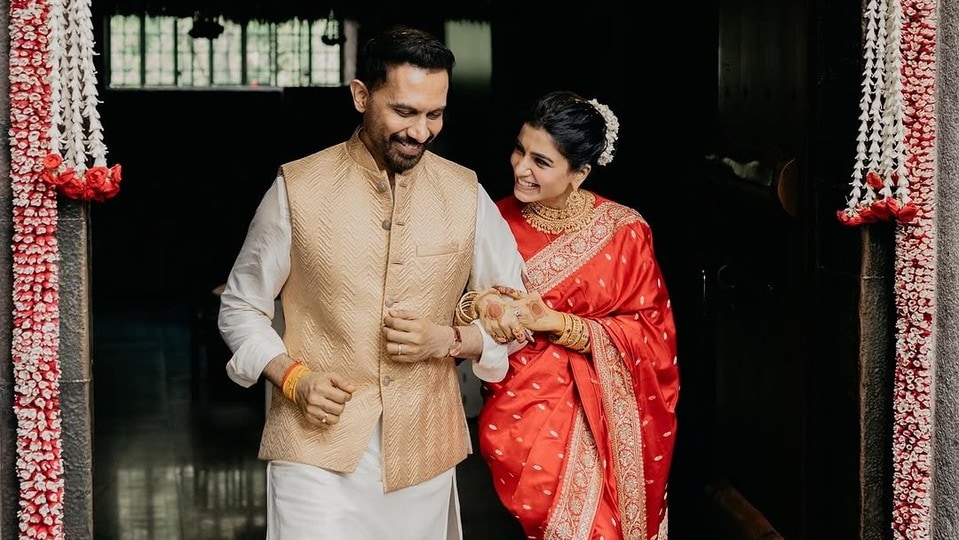 <p>సమంత, రాజ్ గతేడాది ఇషా ఫౌండేషన్ లో భూత శుద్ధి పద్ధతిలో పెళ్లి చేసుకున్నారు.</p>(Instagram)