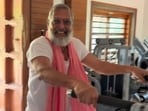 Nana Patekar performed 15 consecutive tricep dips at the age of 76. 
