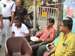 মমতা বন্দ্যোপাধ্যায়ের ভাই কার্তিক বন্দ্যোপাধ্যায়কে হুঁশিয়ারি দিল পুলিশ।
