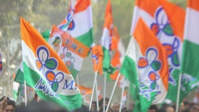 নকল ইভিএম দেখিয়ে ভোটারদের প্রাভাবিত করার অভিযোগ উঠেছে দশঘড়া ২ নম্বর পঞ্চায়েতের সদস্য তথা তৃণমূল নেতার বিরুদ্ধে। নকল ইভিএম দেখিয়ে ভোটারদের প্রাভাবিত করার অভিযোগ উঠেছে দশঘড়া ২ নম্বর পঞ্চায়েতের সদস্য তথা তৃণমূল নেতার বিরুদ্ধে।