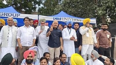 Aam Aadmi Party Punjab affairs in-charge Manish Sisodia (centre) at the state-level poll strategy session in Jalandhar on Wednesday. (HT Photo) Aam Aadmi Party Punjab affairs in-charge Manish Sisodia (centre) at the state-level poll strategy session in Jalandhar on Wednesday. (HT Photo)
