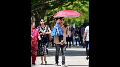 Minimum temperature also fell from 24.8 °C on Tuesday to 21 degrees on Wednesday, 1.4 °C below normal. (HT Photo)