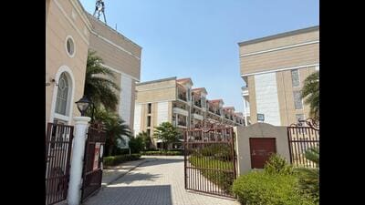 Residents say five or six families are leaving the complex daily due to the worsening living conditions. (HT Photo) Residents say five or six families are leaving the complex daily due to the worsening living conditions. (HT Photo)