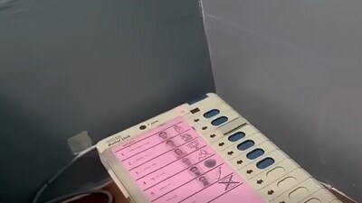 ফলতায় ইভিএমে বিজেপির বোতামের ওপর টেপ লাগানো ছিল বলে অভিযোগ উঠেছে। ফলতায় ইভিএমে বিজেপির বোতামের ওপর টেপ লাগানো ছিল বলে অভিযোগ উঠেছে।