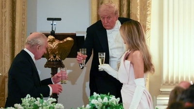 Britain's King Charles, U.S. President Donald Trump and first lady Melania Trump raise their drinks during a state dinner for Britain's King Charles and Queen Camilla at the White House in Washington, D.C., U.S., April 28, 2026. REUTERS/Suzanne Plunkett (REUTERS)