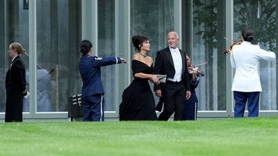 Amazon founder Jeff Bezos and his wife Lauren Sanchez Bezos arrive to attend a state dinner for Britain's King Charles and Queen Camilla hosted by U.S. President Donald Trump and first lady Melania Trump at the White House in Washington, D.C., U.S., April 28, 2026. REUTERS/Ken Cedeno (REUTERS)