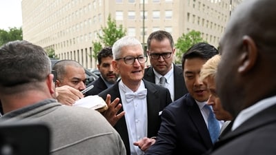 Apple CEO Tim Cook arrives at the White House ahead of the arrival of Britain's King Charles and Queen Camilla for a state dinner hosted by U.S. President Donald Trump and first lady Melania Trump at the White House in Washington, D.C., U.S., April 28, 2026. REUTERS/Matt McClain (REUTERS)