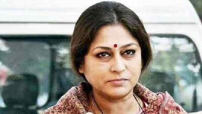 ভোট দিতে গিয়ে বিকল ইভিএম দেখে রেগে লাল বিজেপি-র রূপা! তারপর যা করলেন তিনি ভোট দিতে গিয়ে বিকল ইভিএম দেখে রেগে লাল বিজেপি-র রূপা! তারপর যা করলেন তিনি