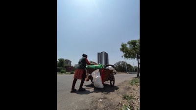 With afternoon temperatures in Pune regularly exceeding 40°C this month, these delays are exposing waste pickers, the majority of them being women, to serious heat-related health risks. (HT) With afternoon temperatures in Pune regularly exceeding 40°C this month, these delays are exposing waste pickers, the majority of them being women, to serious heat-related health risks. (HT)