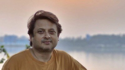 এডওয়ার্ডকে নিয়ে ভোট দিতে এলেন শিবপ্রসাদ!