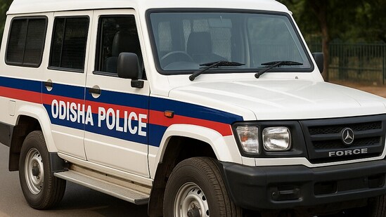 A bank employee noticed the body placed on the branch verandah and alerted local police. (AI-generated image)