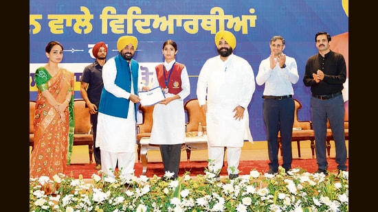 Punjab chief minister Bhagwant Mann felicitating JEE Main achievers at Vikas Bhawan in Mohali on Wednesday. (X)