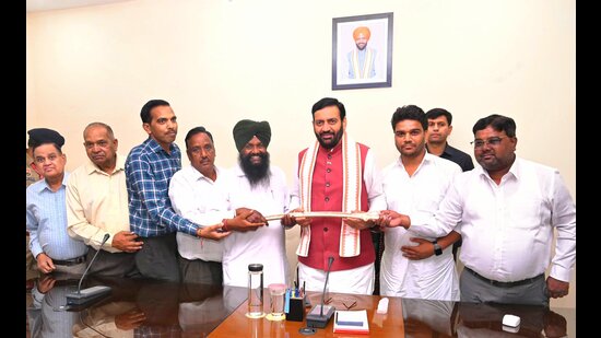 chief minister Nayab Singh Saini meeting representatives of Punjab’s Dhank community in Chandigarh. (Sourced)