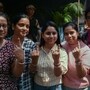 ভবানীপুরে ভোটদানের পরে উচ্ছ্বাস মহিলাদের। (ছবি সৌজন্যে, সমীর জানা/হিন্দুস্তান টাইমস)