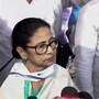 কাউন্সিলরের বাড়িতে গিয়ে দেখা করে এলেন তৃণমূল সুপ্রিমো মমতা বন্দ্যোপাধ্যায় স্বয়ং।(PTI)